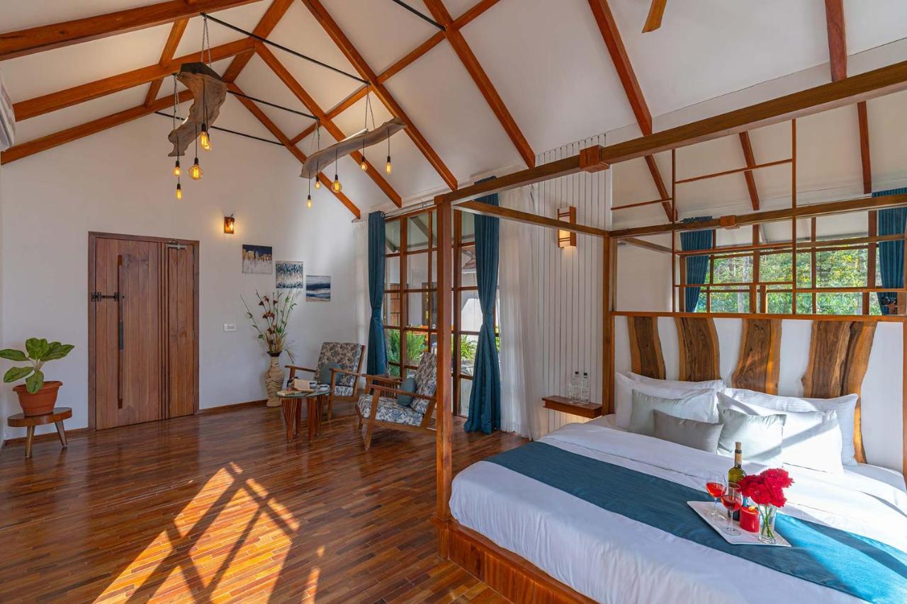 Stayvista At Cicada Chikmagalur 2Bhk Breakfast Included With Amazing View Eksteriør billede