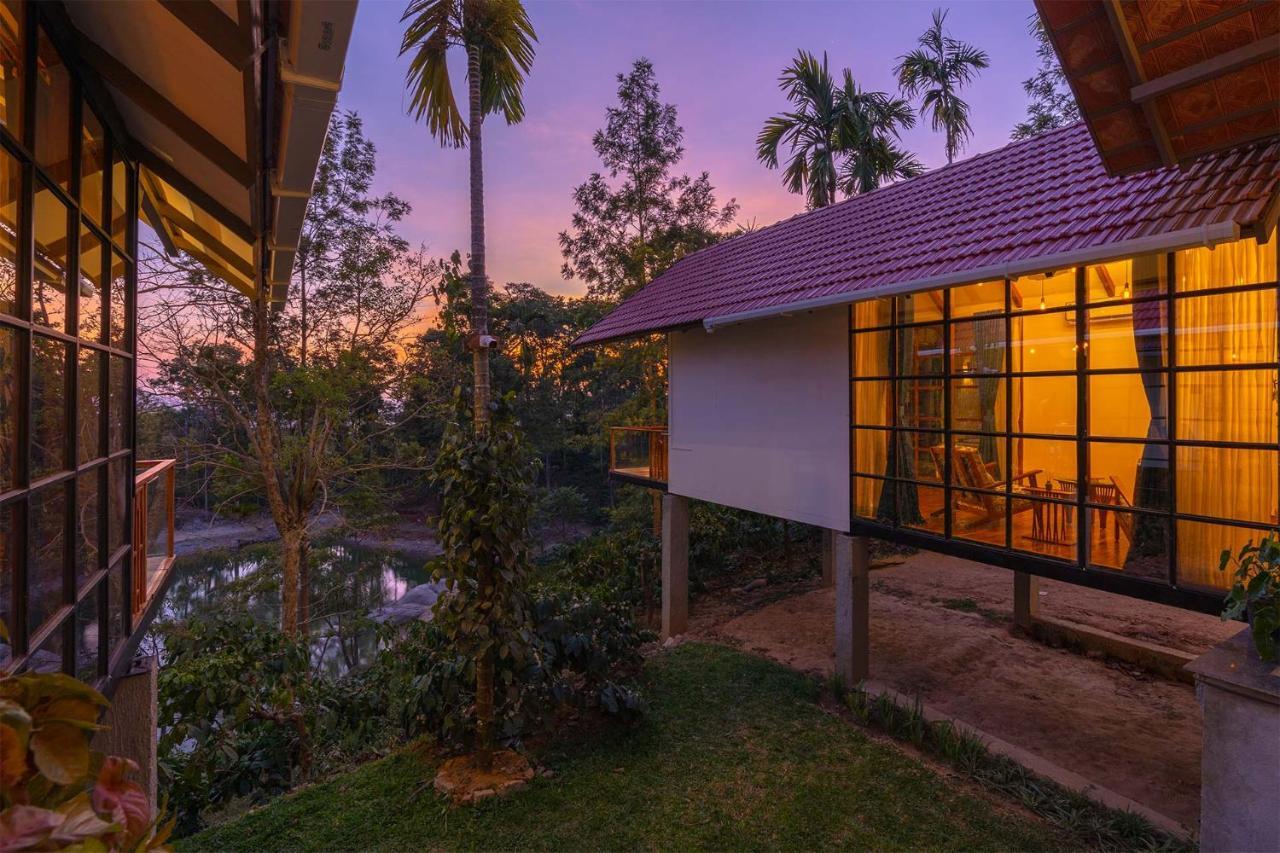 Stayvista At Cicada Chikmagalur 2Bhk Breakfast Included With Amazing View Eksteriør billede