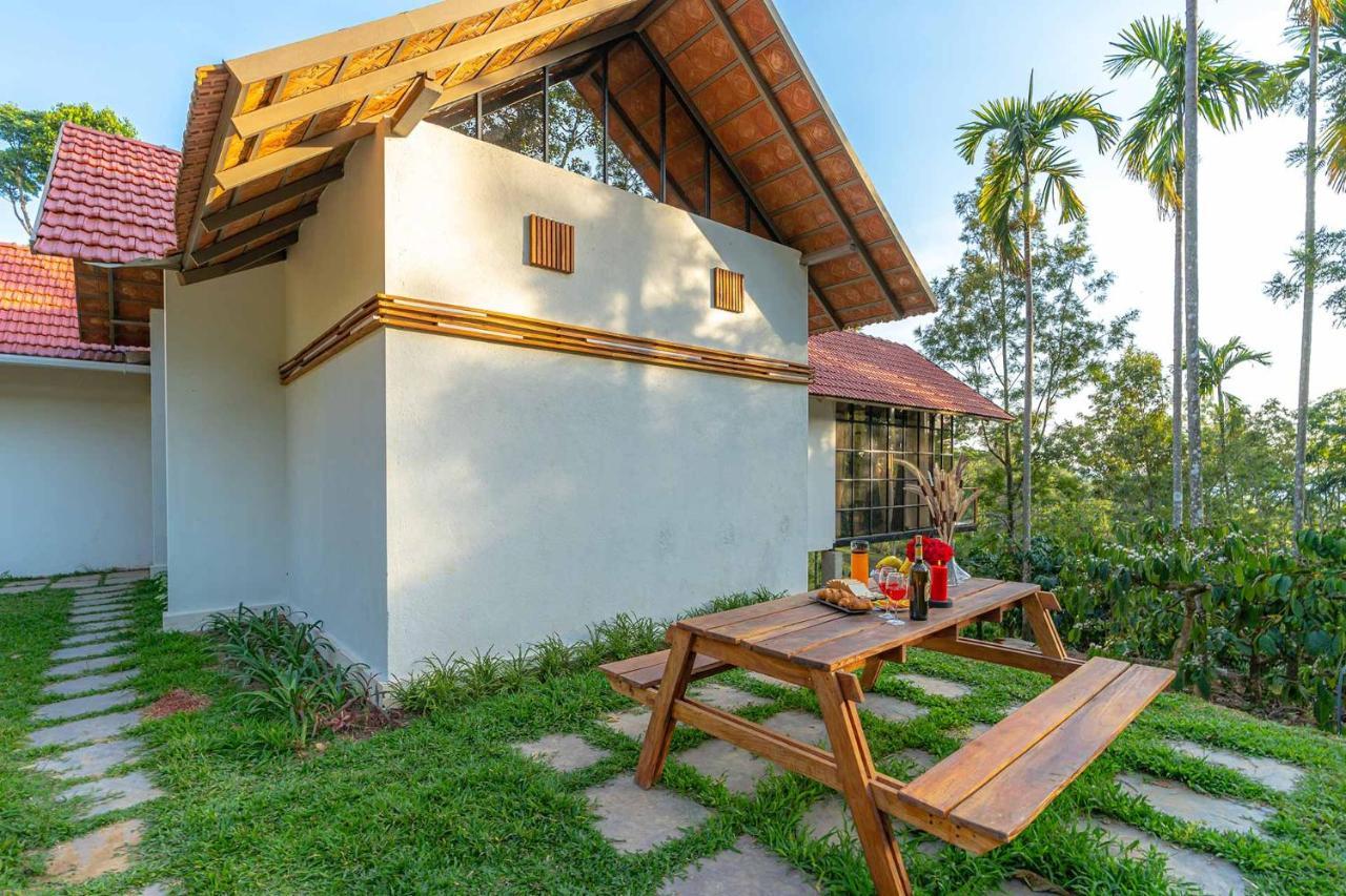 Stayvista At Cicada Chikmagalur 2Bhk Breakfast Included With Amazing View Eksteriør billede